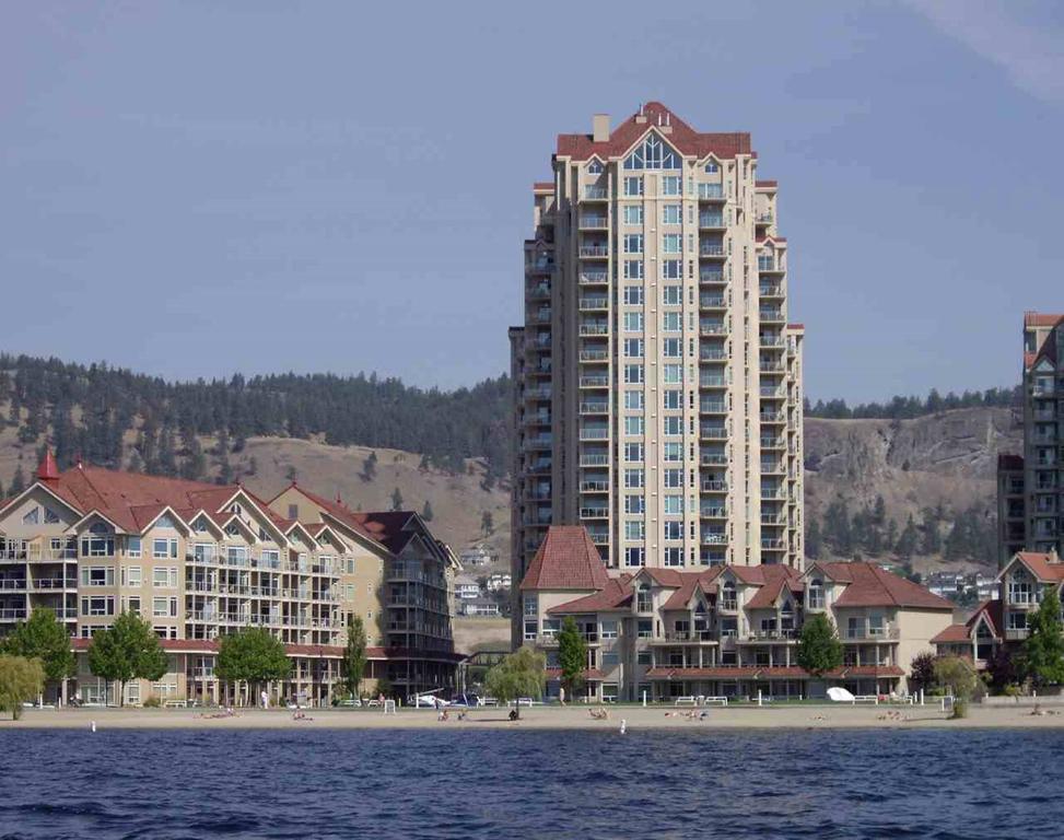 Sunset Waterfront Resort By Kelownacondorentals Exterior photo