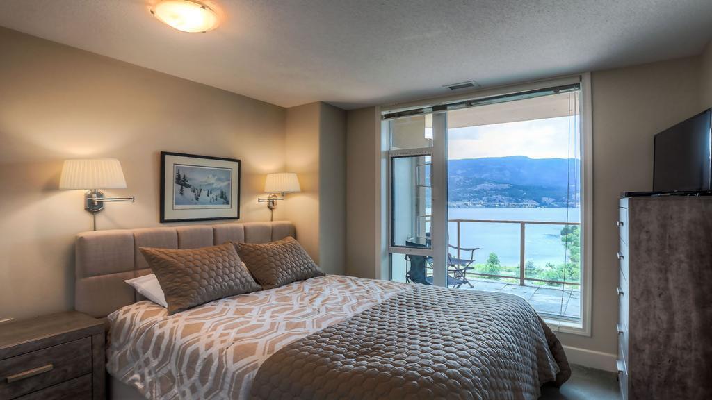 Sunset Waterfront Resort By Kelownacondorentals Exterior photo