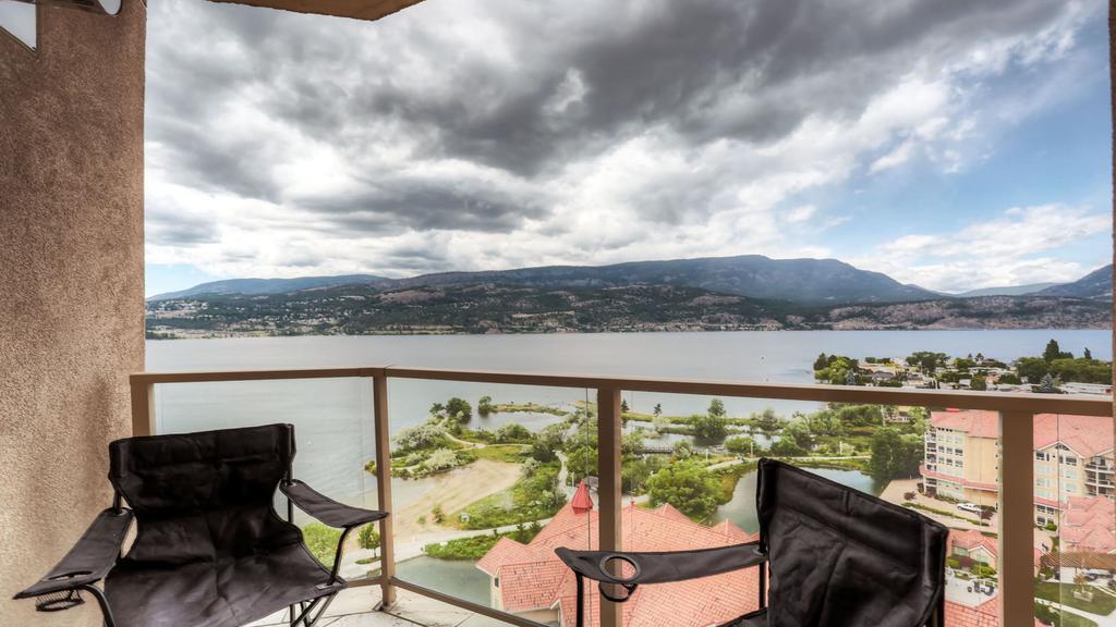 Sunset Waterfront Resort By Kelownacondorentals Exterior photo