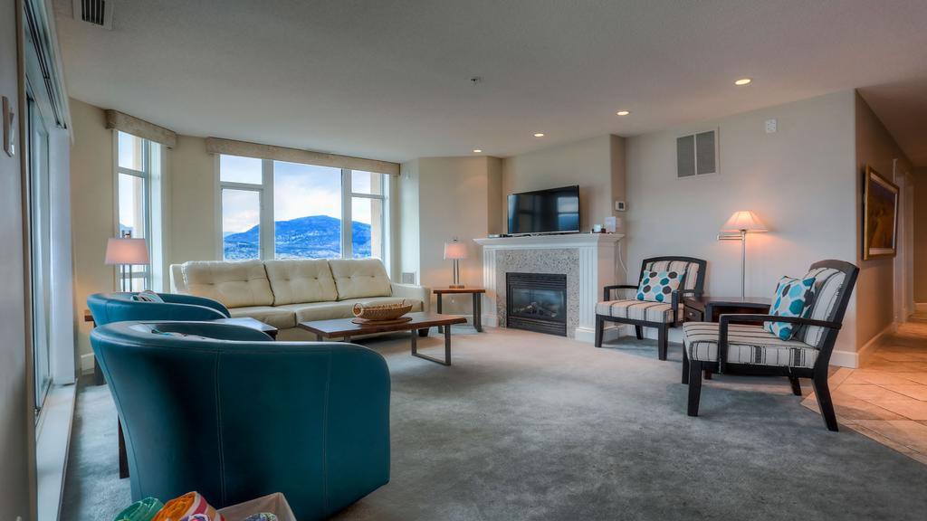 Sunset Waterfront Resort By Kelownacondorentals Exterior photo