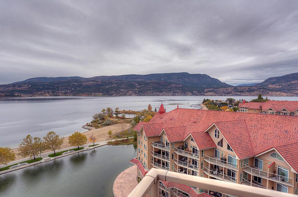 Sunset Waterfront Resort By Kelownacondorentals Exterior photo