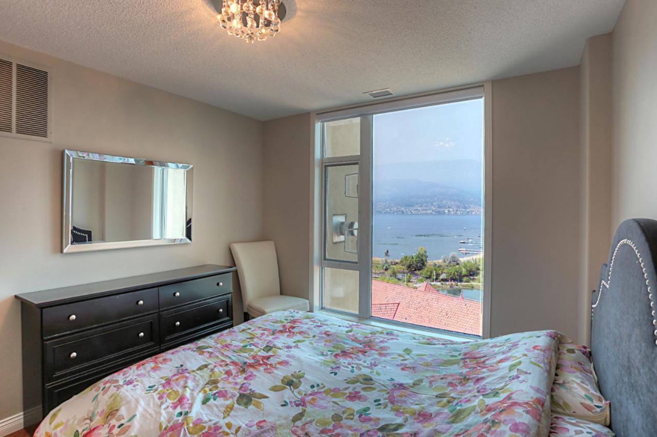 Sunset Waterfront Resort By Kelownacondorentals Exterior photo