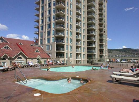 Sunset Waterfront Resort By Kelownacondorentals Exterior photo